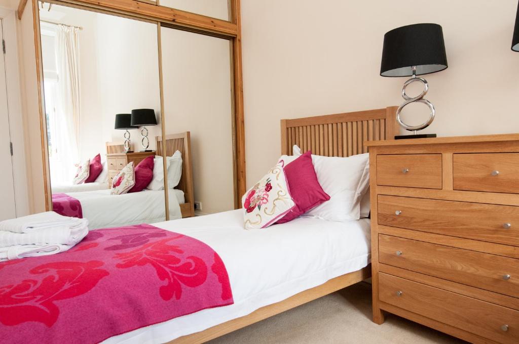 Tay Views room 4